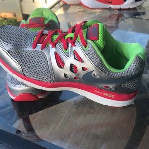 Nike Women’s Shoes Silver/Green/ Pink  Size 7
